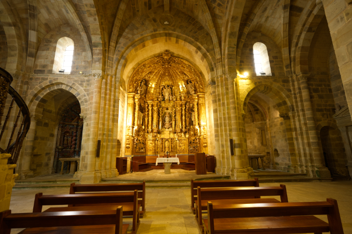 Cabecera de la iglesia del monasterio de Valdedios